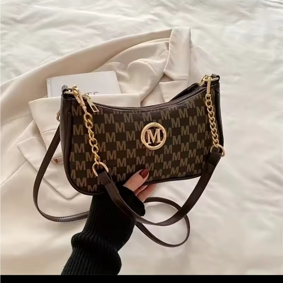 No Label Handbags - Brown Shoulder Bag with Gold Chain